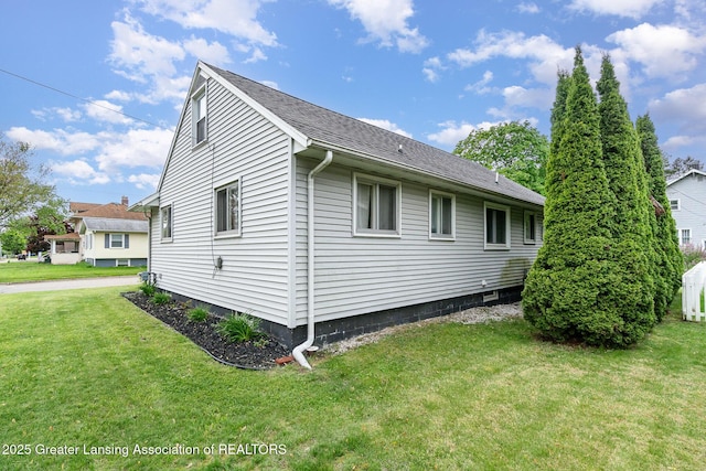 504 Iowa St, Alma, MI 48801 - view of home's exterior featuring a lawn and roof with shingles
