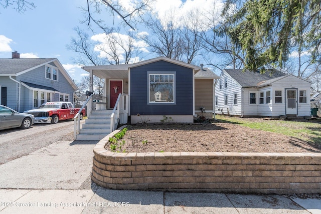 620 Irvington Ave, Lansing, MI 48910 - bungalow featuring a porch