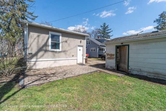 620 Irvington Ave, Lansing, MI 48910 - back of property featuring a lawn and a patio area