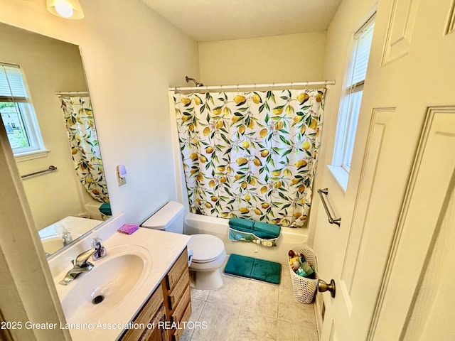 405 N Iris Ln, Laingsburg, MI 48848 - full bathroom featuring vanity, plenty of natural light, toilet, and shower / bath combination with curtain