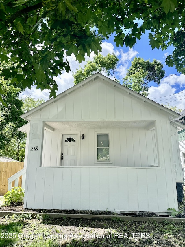 218 S Hayford Ave, Lansing, MI 48912 - view of side of home