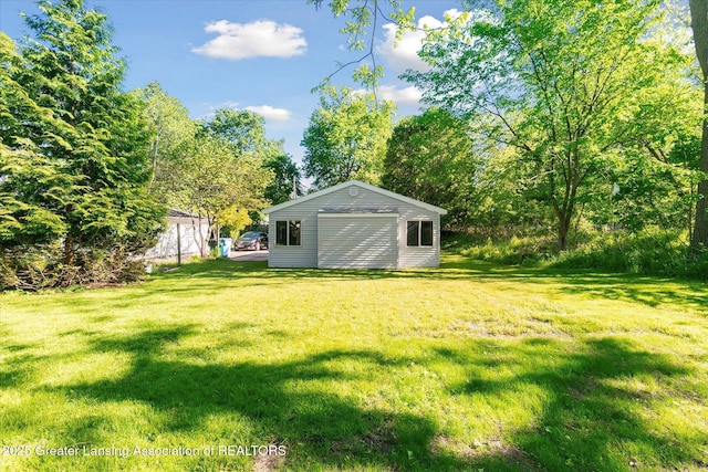 820 Kenwood Ave, Lansing, MI 48910 - view of grassy yard with an outdoor structure