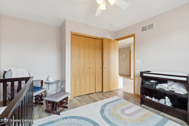 549 Riverwalk Dr, Mason, MI 48854 - bedroom featuring wood finished floors, a closet, and ceiling fan