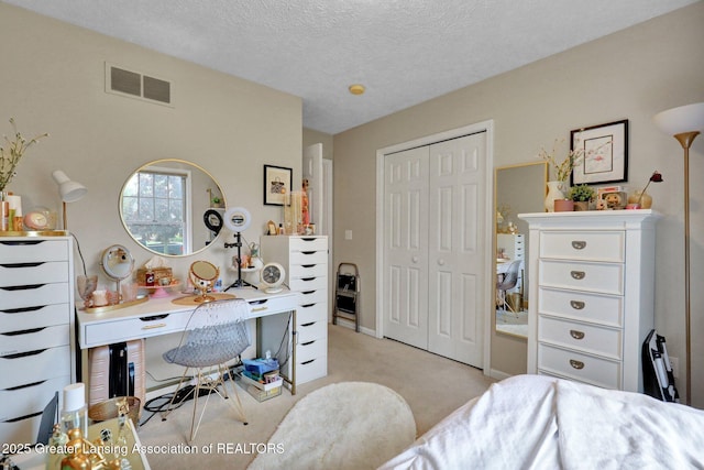 722 Fieldview Dr, Grand Ledge, MI 48837 - bedroom featuring light carpet, a closet, a desk, and a textured ceiling