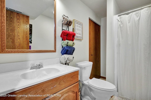 722 Fieldview Dr, Grand Ledge, MI 48837 - bathroom featuring vanity, toilet, and curtained shower