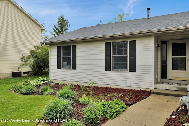 722 Fieldview Dr, Grand Ledge, MI 48837 - view of side of property with a yard