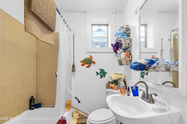 316 S Rosemary Ave, Lansing, MI 48917 - full bathroom with a sink and shower / tub combo