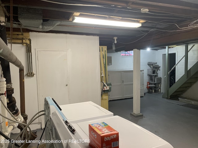 575 Brookland Blvd, Lansing, MI 48910 - unfinished below grade area with stairs