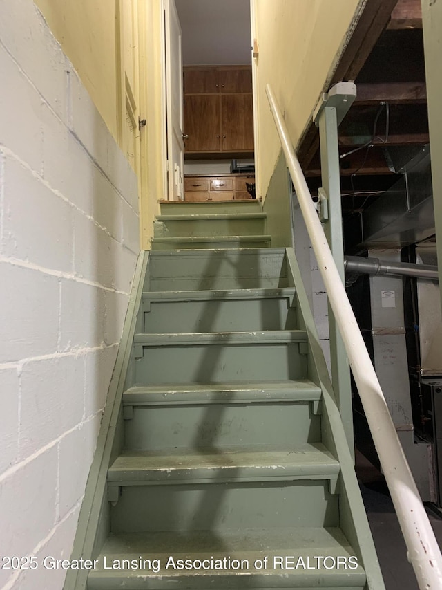 575 Brookland Blvd, Lansing, MI 48910 - stairs with concrete block wall