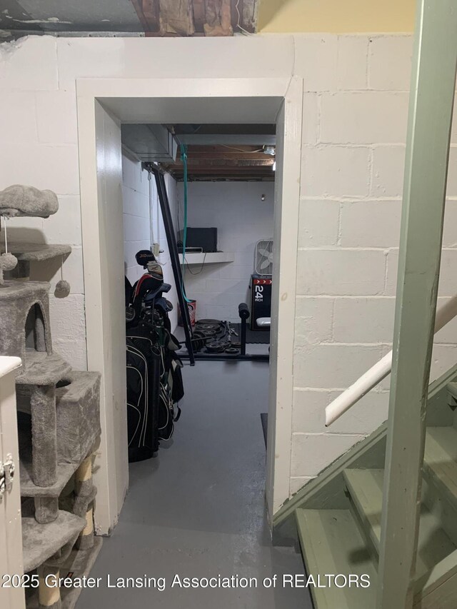 575 Brookland Blvd, Lansing, MI 48910 - corridor featuring concrete floors and concrete block wall