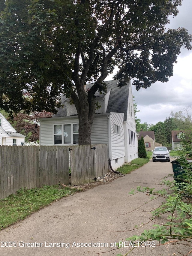 575 Brookland Blvd, Lansing, MI 48910 - view of side of property with a shingled roof