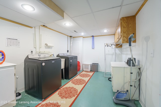 2305 Post Oak Ln, Lansing, MI 48912 - laundry room featuring washing machine and clothes dryer and recessed lighting