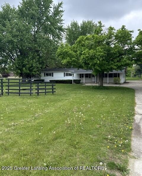 9882 W M 21, Ovid, MI 48866 - view of front of home featuring driveway
