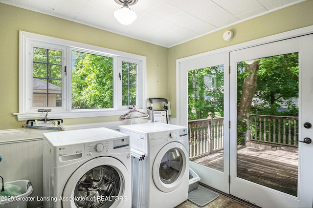 1417 W Ottawa St, Lansing, MI 48915 - washroom featuring independent washer and dryer
