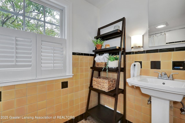 350 Kensington Rd, East Lansing, MI 48823 - bathroom featuring tile walls and a wainscoted wall