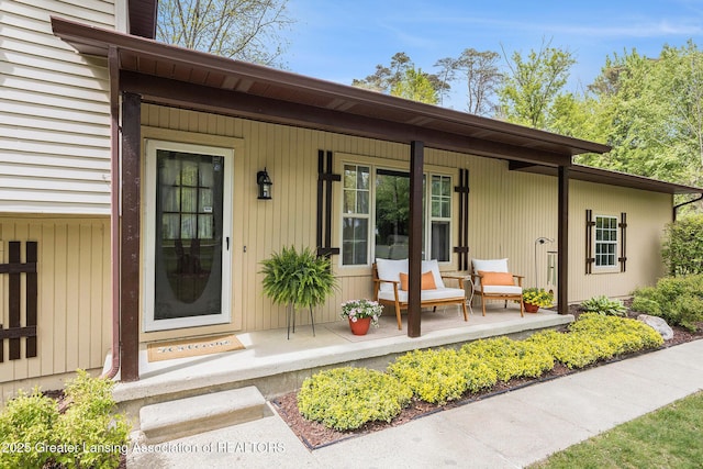8450 Pineview Lake Dr, Linden, MI 48451 - property entrance featuring a porch