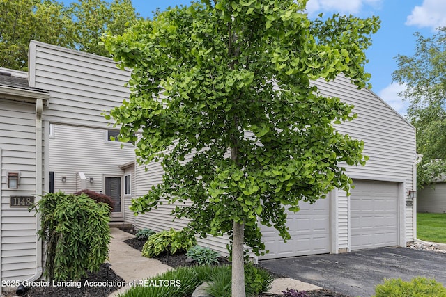 1146 S Ridge Rd, Lansing, MI 48917 - view of front of house with a garage and driveway