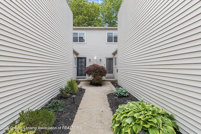 1146 S Ridge Rd, Lansing, MI 48917 - view of side of home