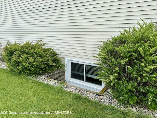 1512 Lindy Dr, Lansing, MI 48917 - exterior view