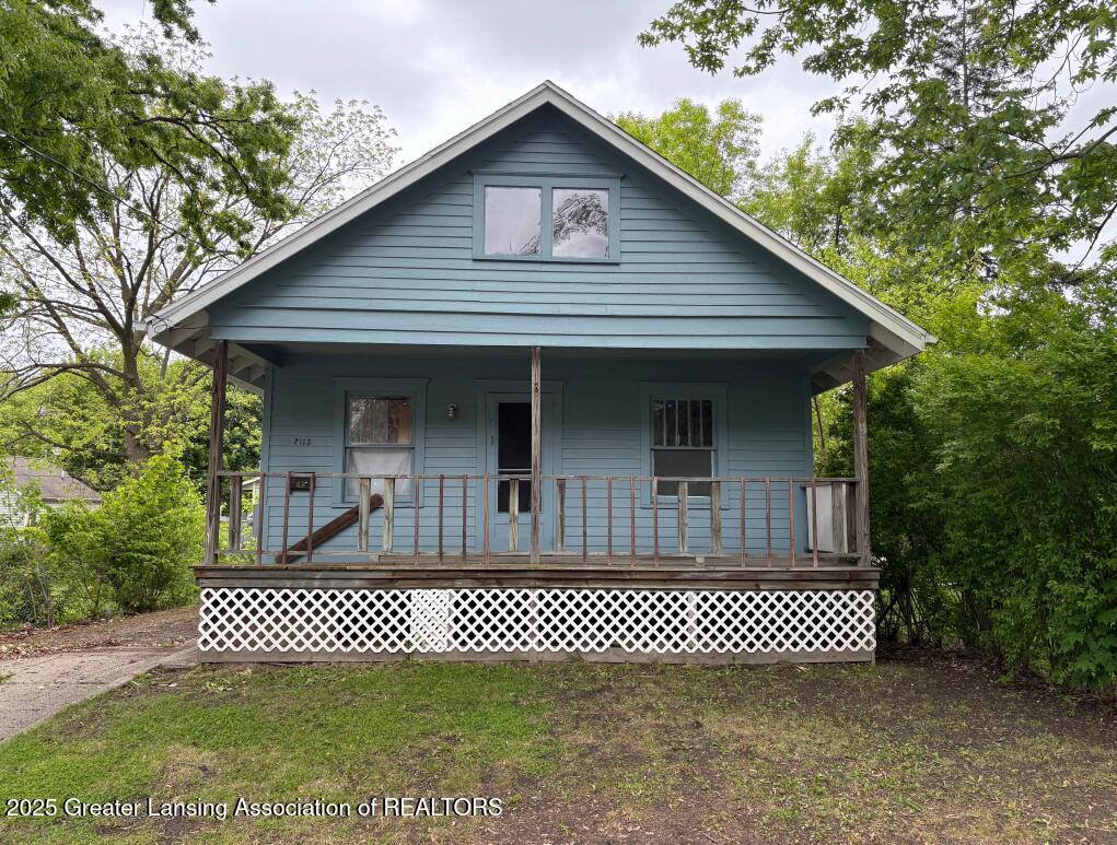 2113 S Rundle Ave, Lansing, MI 48910 - view of front of property with a porch