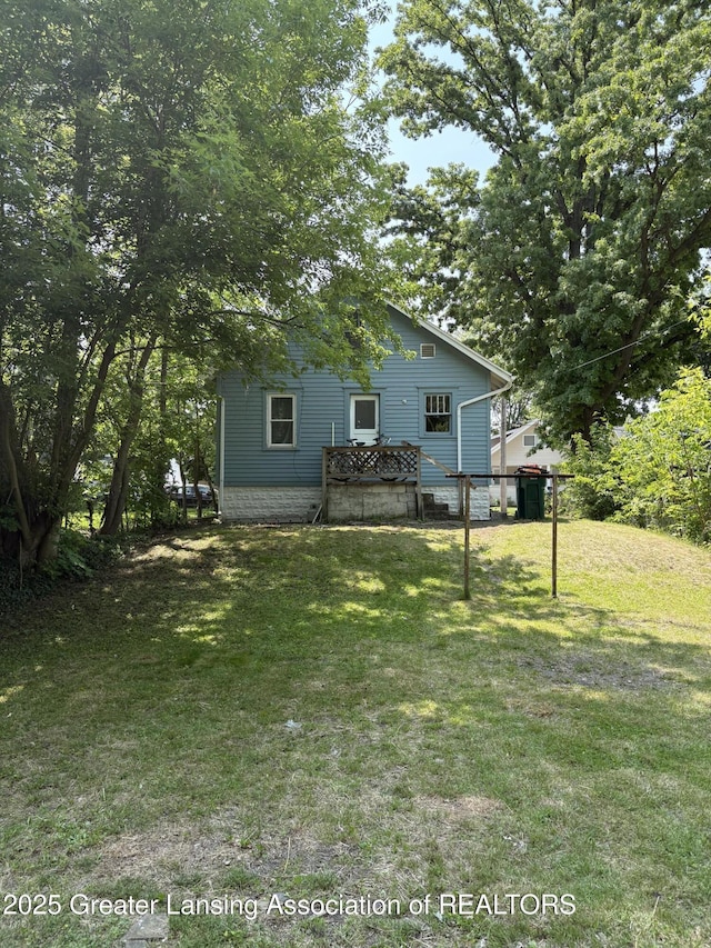 2113 S Rundle Ave, Lansing, MI 48910 - back of house with a lawn