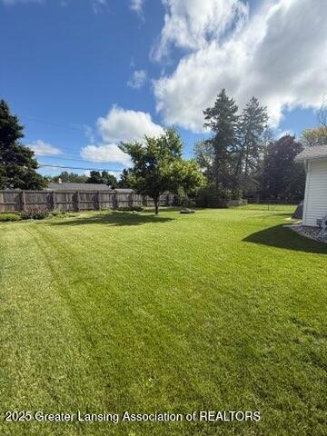 4412 Darron Dr, Lansing, MI 48917 - view of yard