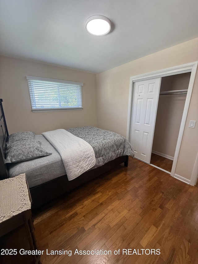 4412 Darron Dr, Lansing, MI 48917 - bedroom featuring wood finished floors, a closet, and baseboards