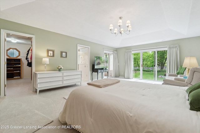 12728 Oneida Woods Trl, Grand Ledge, MI 48837 - bedroom with a spacious closet, light carpet, a chandelier, a raised ceiling, and ensuite bath