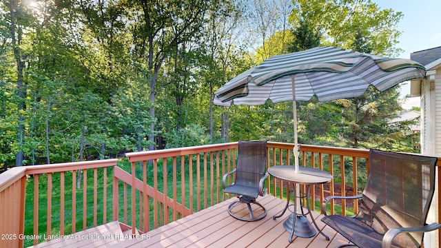 5167 Sapphire Cir, East Lansing, MI 48823 - wooden terrace featuring a yard