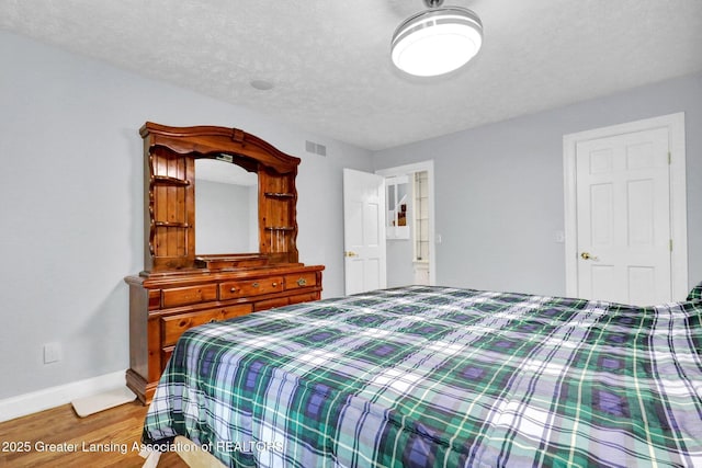 1615 Willow Creek Dr, Lansing, MI 48917 - bedroom with light wood-type flooring and baseboards