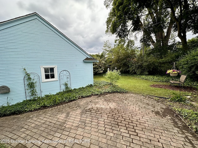 841 Huntington Rd, East Lansing, MI 48823 - view of patio / terrace