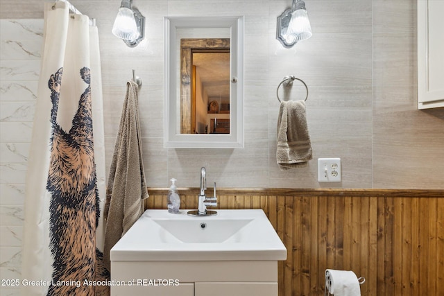 10470 Barnes Hwy, Eaton Rapids, MI 48827 - bathroom with vanity and a shower with shower curtain