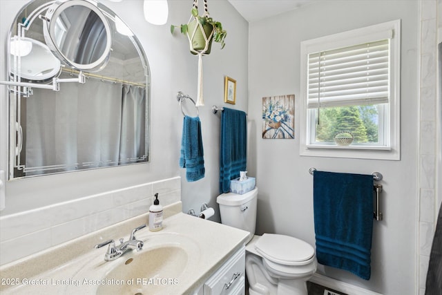 10470 Barnes Hwy, Eaton Rapids, MI 48827 - bathroom featuring vanity, toilet, and a shower with shower curtain