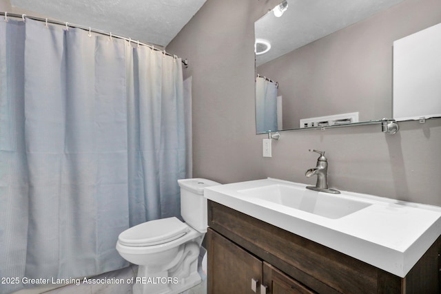 1246 House Rd N, Webberville, MI 48892 - full bathroom featuring vanity, toilet, a textured ceiling, and a shower with curtain