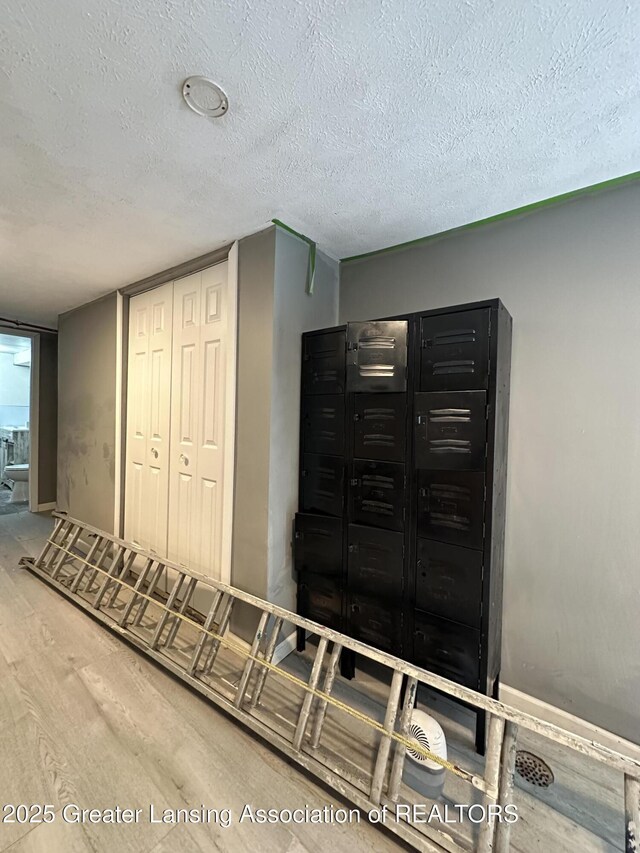 600 E Cavanaugh Rd, Lansing, MI 48910 - detailed view of wood finished floors and a textured ceiling