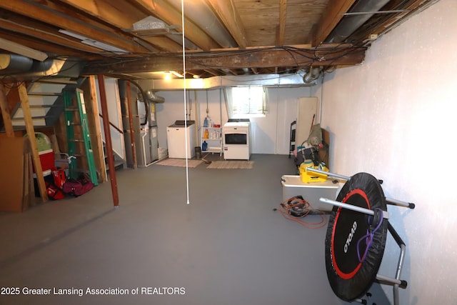 1615 Peppertree Ln, Lansing, MI 48912 - unfinished basement featuring washing machine and dryer
