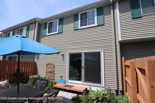 1615 Peppertree Ln, Lansing, MI 48912 - rear view of house featuring outdoor dining area