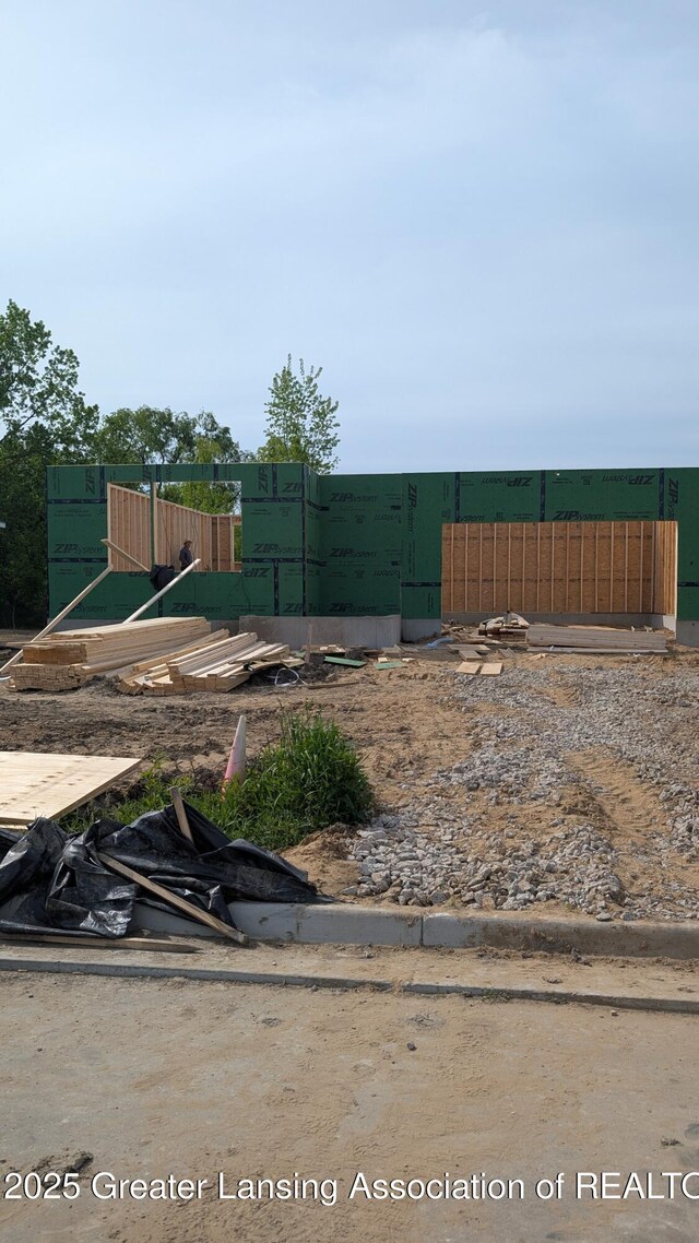 15337 Sherwood Ln, Lansing, MI 48906 - view of yard