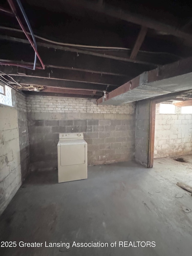1305 W Hillsdale St, Lansing, MI 48915 - below grade area featuring washer / dryer