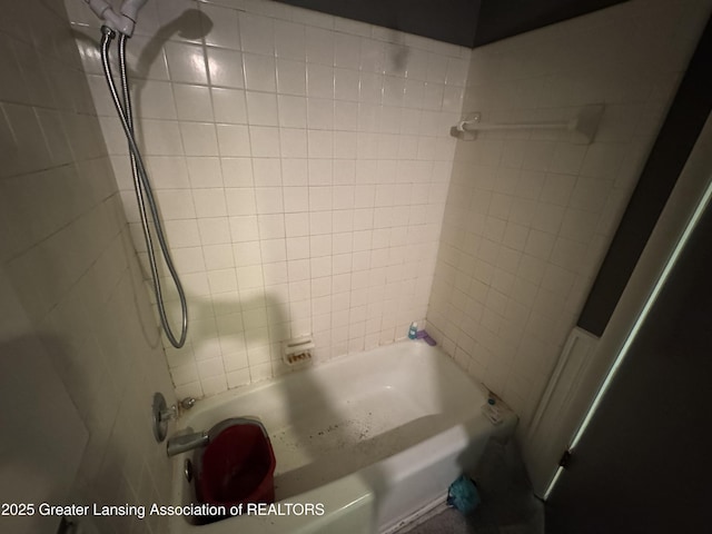 3425 Cooley Dr, Lansing, MI 48911 - bathroom with shower / washtub combination