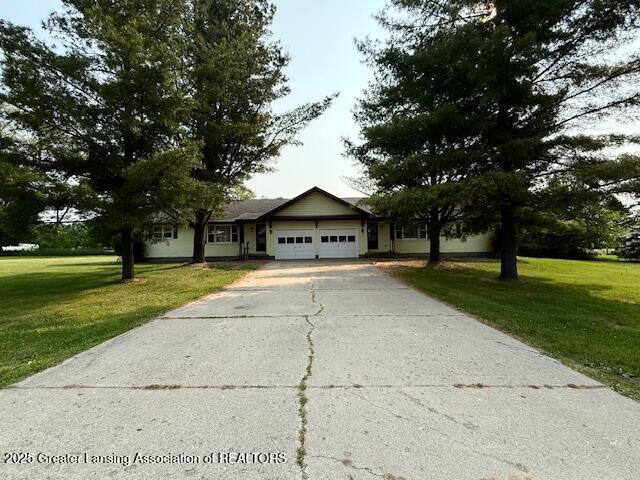 207 Wight St Unit 209, Elsie, MI 48831 - ranch-style house featuring a garage, a front lawn, and concrete driveway