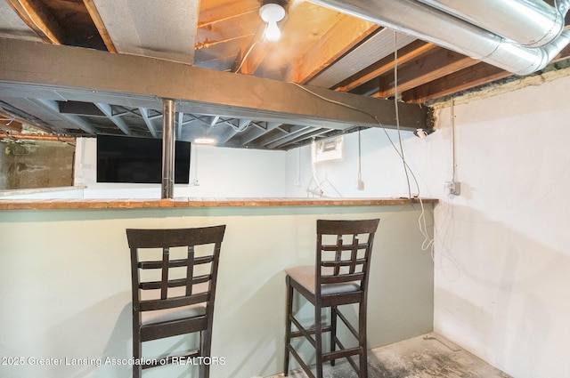 4415 Devonshire Ave, Lansing, MI 48910 - below grade area featuring a dry bar