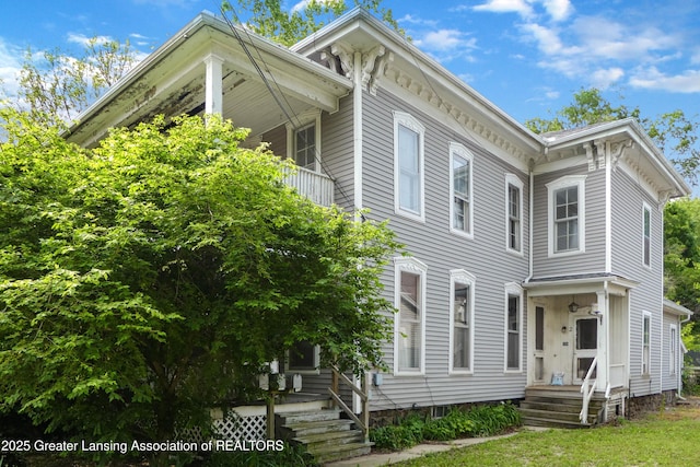 206 W Harris St, Charlotte, MI 48813 - view of italianate house