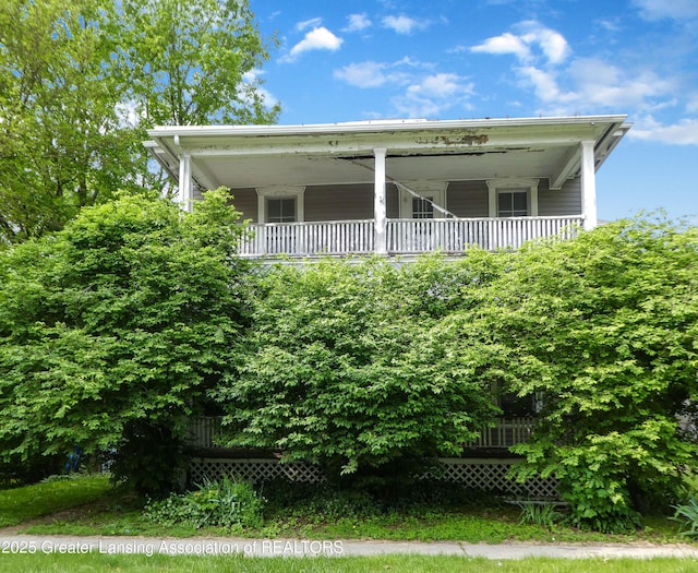 206 W Harris St, Charlotte, MI 48813 - view of front of house with a balcony