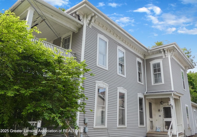 206 W Harris St, Charlotte, MI 48813 - view of front of house featuring a balcony