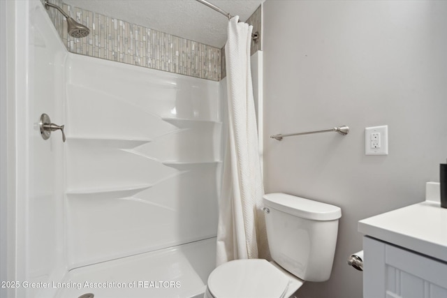 5619 Bittern Dr, Holt, MI 48842 - full bathroom featuring toilet, vanity, a shower with curtain, and a textured ceiling
