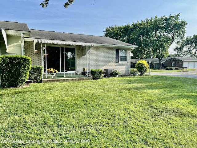 884 SE Andover Ct, Kentwood, MI 49508 - view of front of house featuring brick siding and a front yard
