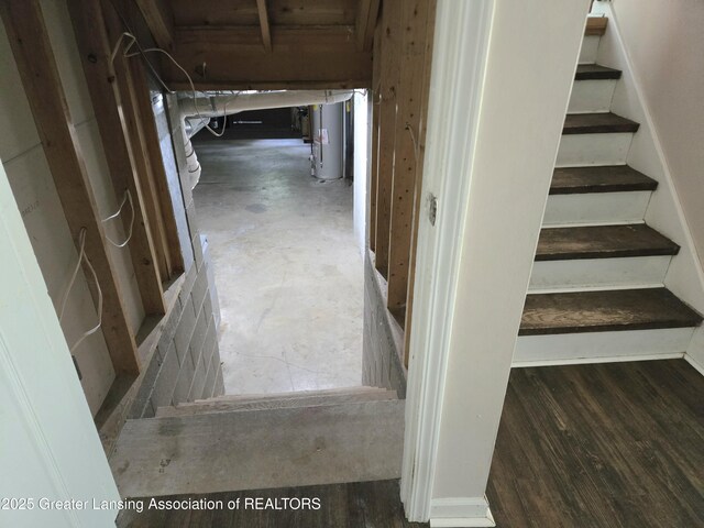 4423 Hyatt St, Eaton Rapids, MI 48827 - view of stairway
