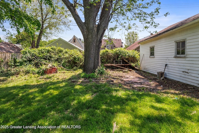 1615 Inverness Ave, Lansing, MI 48915 - view of yard