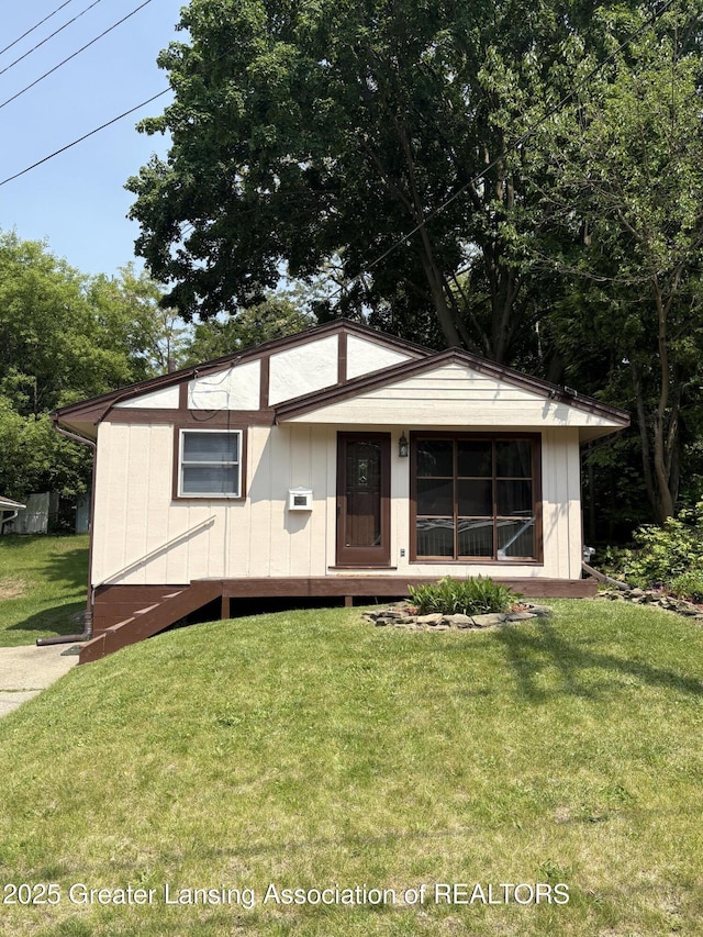 1524 Roseneath Ave, Lansing, MI 48915 - view of front facade with a front lawn